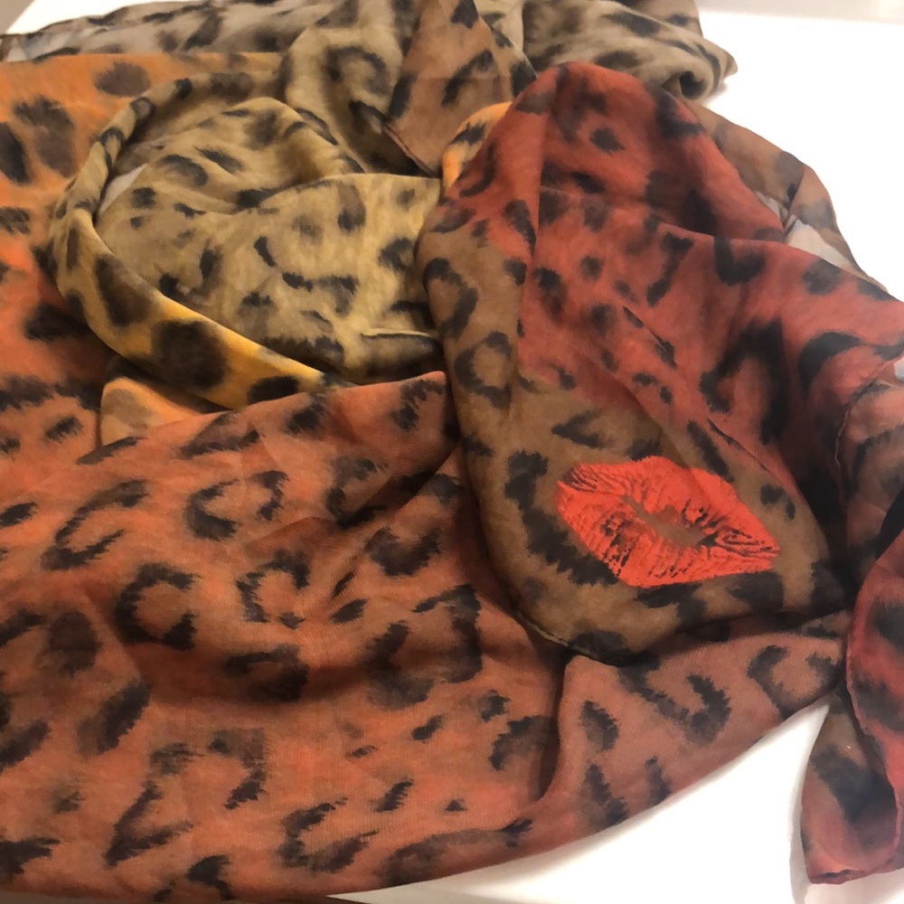 Chico’s Anniversary ombré animal print scarf/wrap - Picture 3 of 9